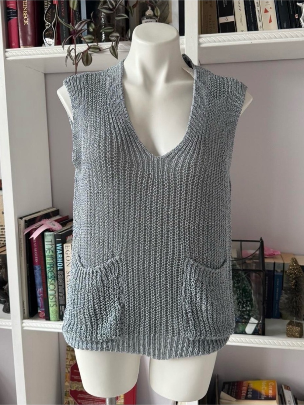 Zara Light Gray Knit V-Neck Sleeveless Sweater Vest